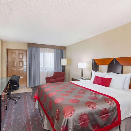 Ramada By Wyndham San Diego Нешънъл Сити Екстериор снимка