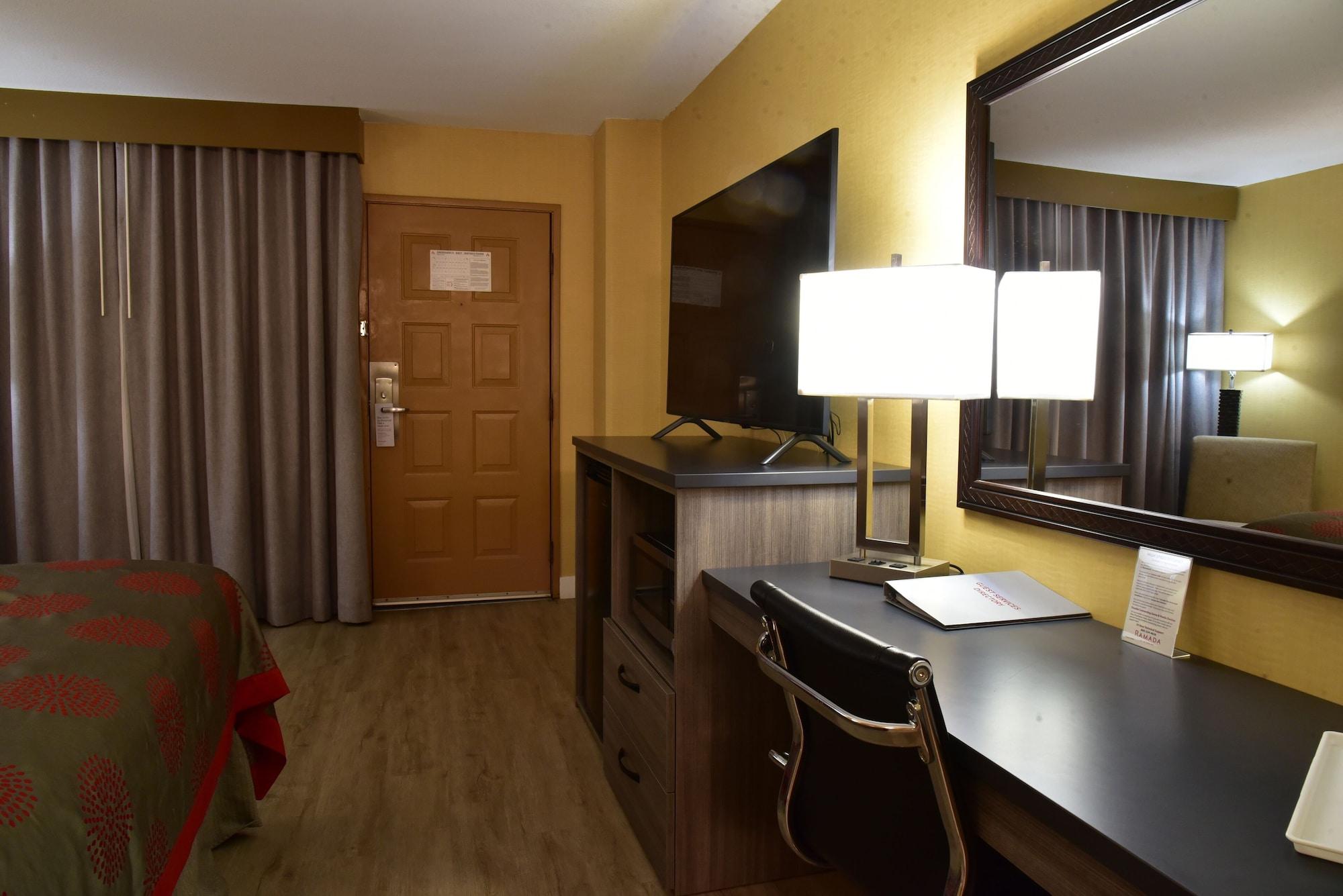 Ramada By Wyndham San Diego Нешънъл Сити Екстериор снимка