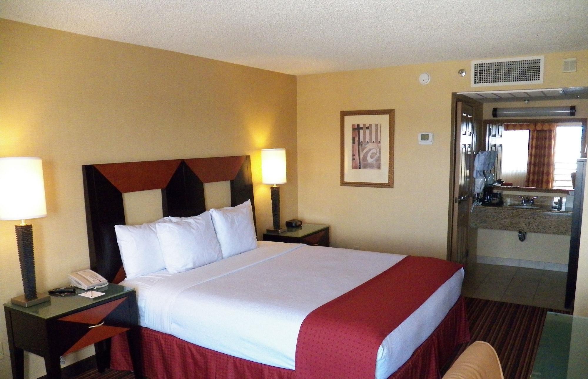 Ramada By Wyndham San Diego Нешънъл Сити Екстериор снимка