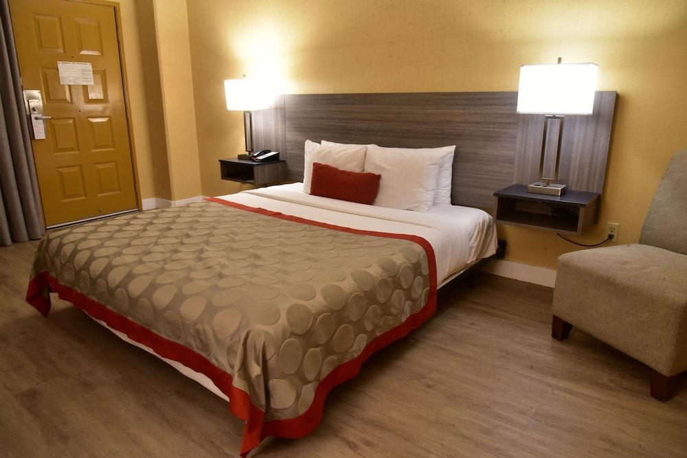 Ramada By Wyndham San Diego Нешънъл Сити Екстериор снимка