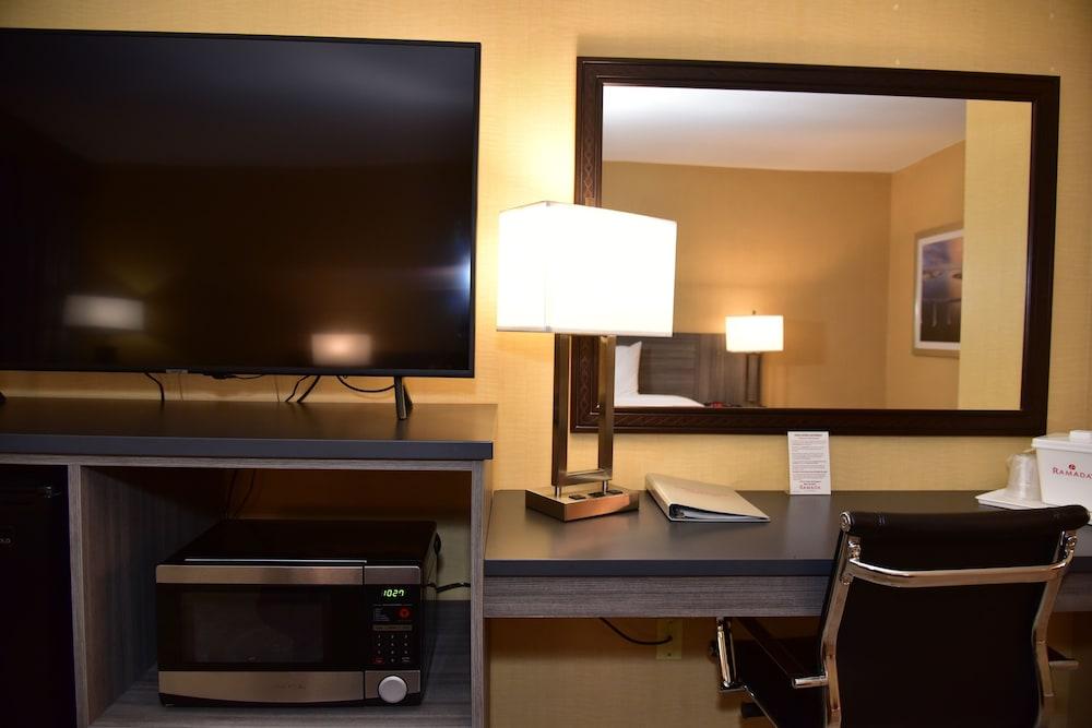 Ramada By Wyndham San Diego Нешънъл Сити Екстериор снимка