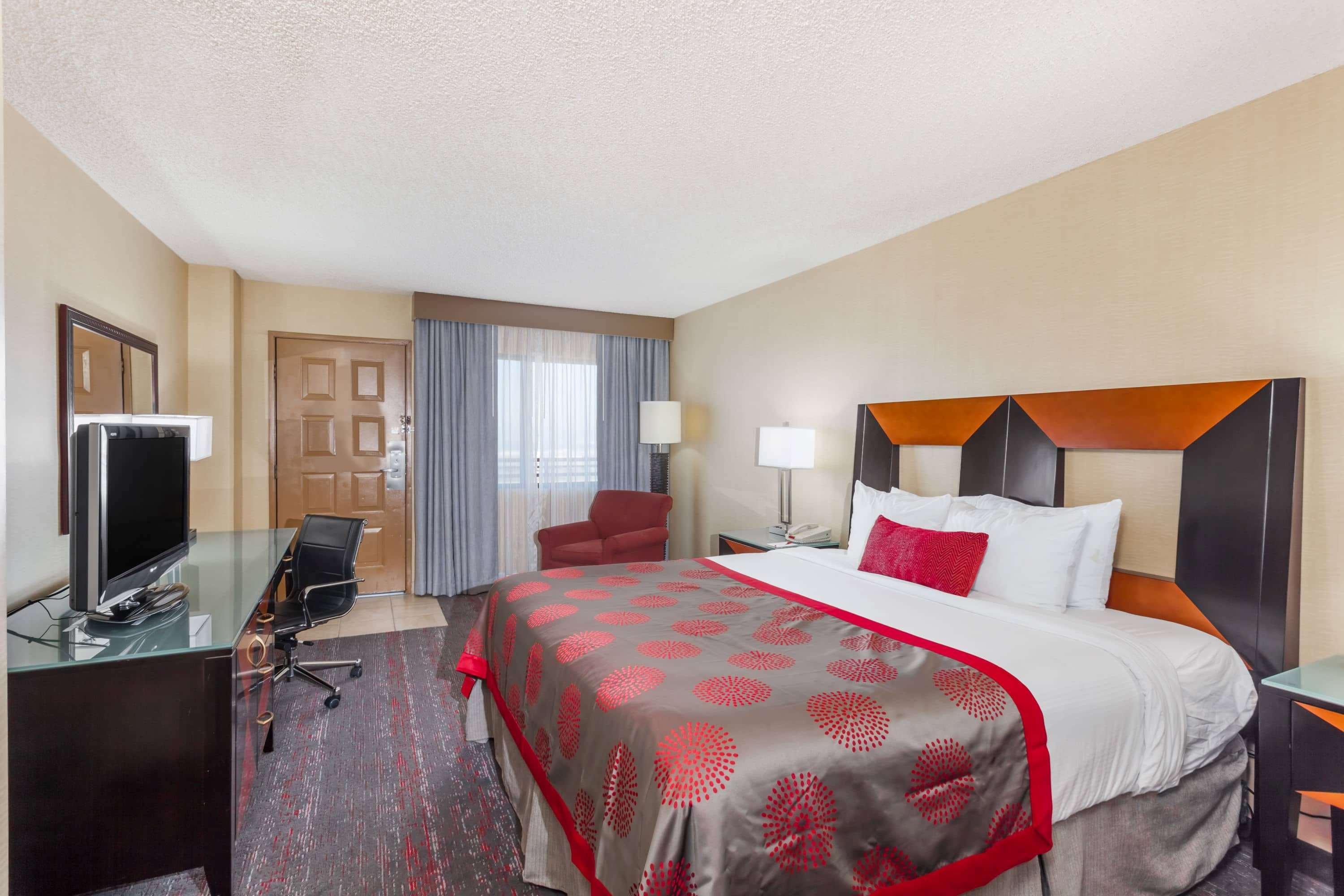 Ramada By Wyndham San Diego Нешънъл Сити Екстериор снимка