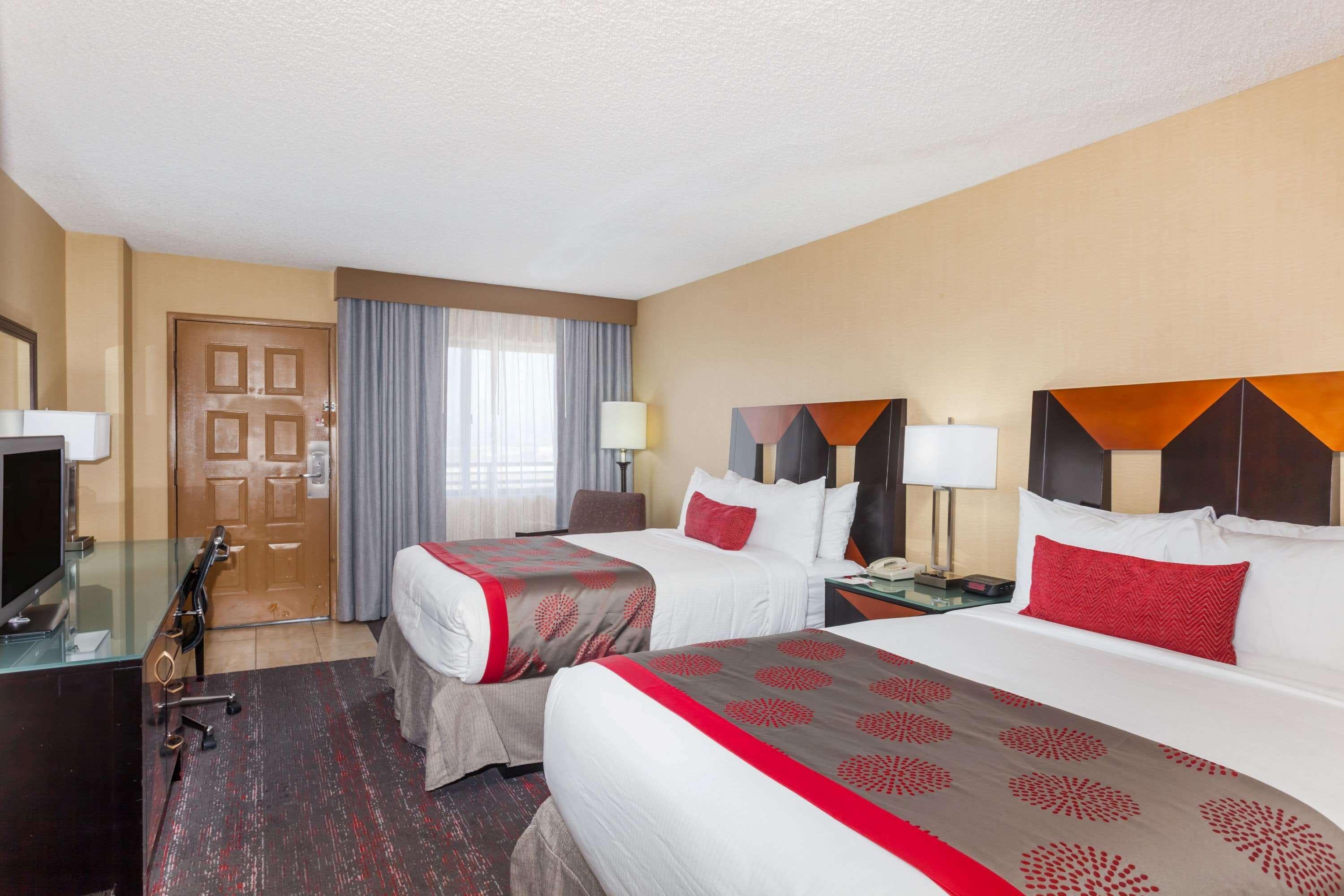 Ramada By Wyndham San Diego Нешънъл Сити Екстериор снимка