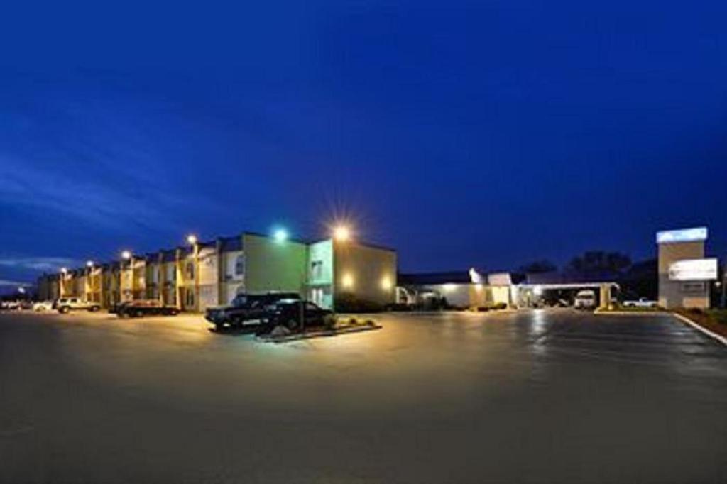 Ramada By Wyndham San Diego Нешънъл Сити Екстериор снимка