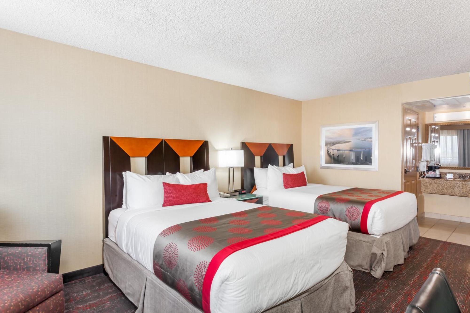 Ramada By Wyndham San Diego Нешънъл Сити Екстериор снимка