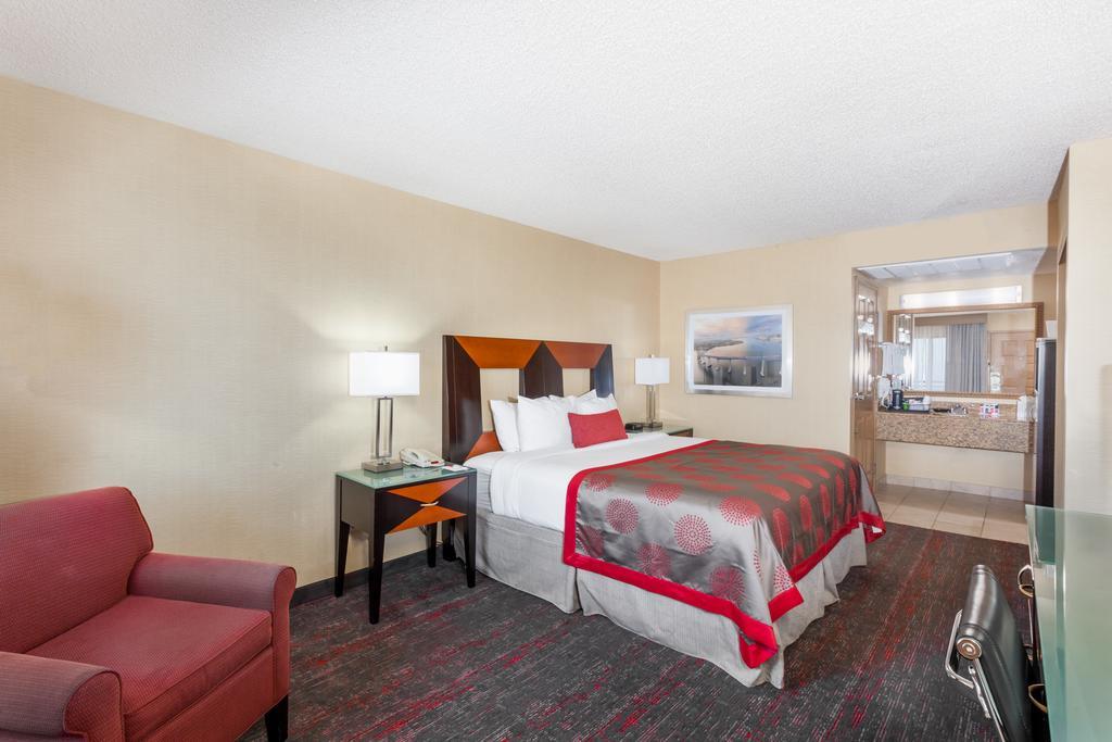 Ramada By Wyndham San Diego Нешънъл Сити Екстериор снимка