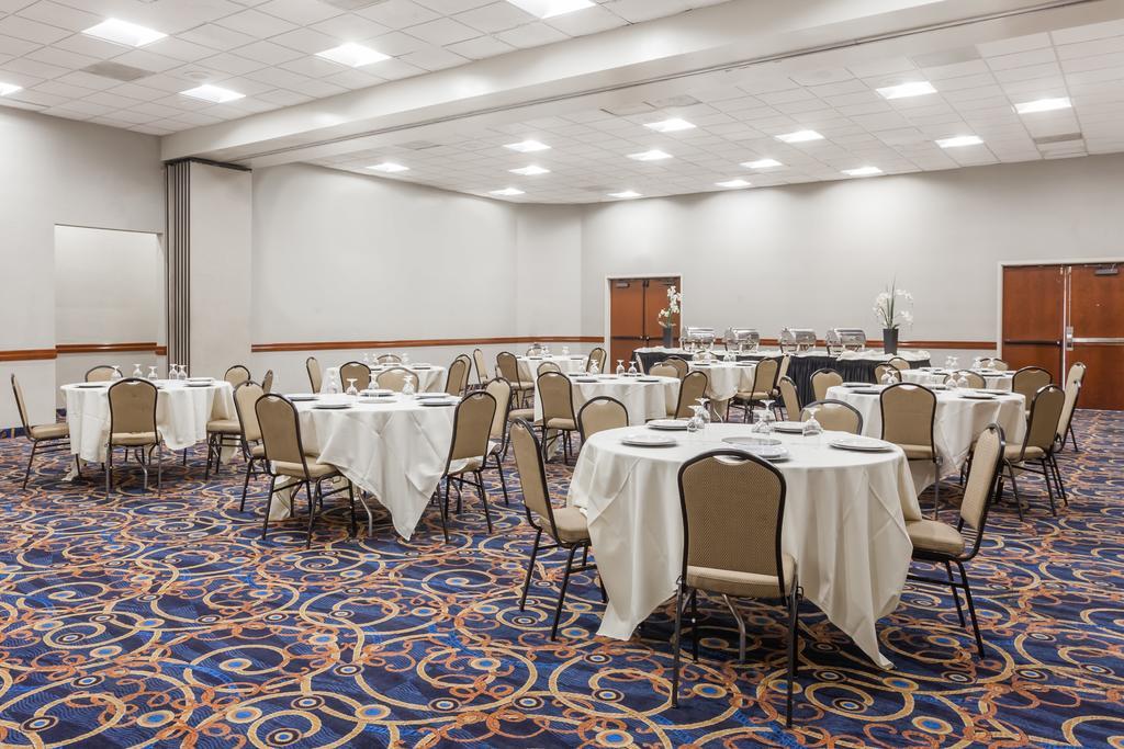 Ramada By Wyndham San Diego Нешънъл Сити Екстериор снимка