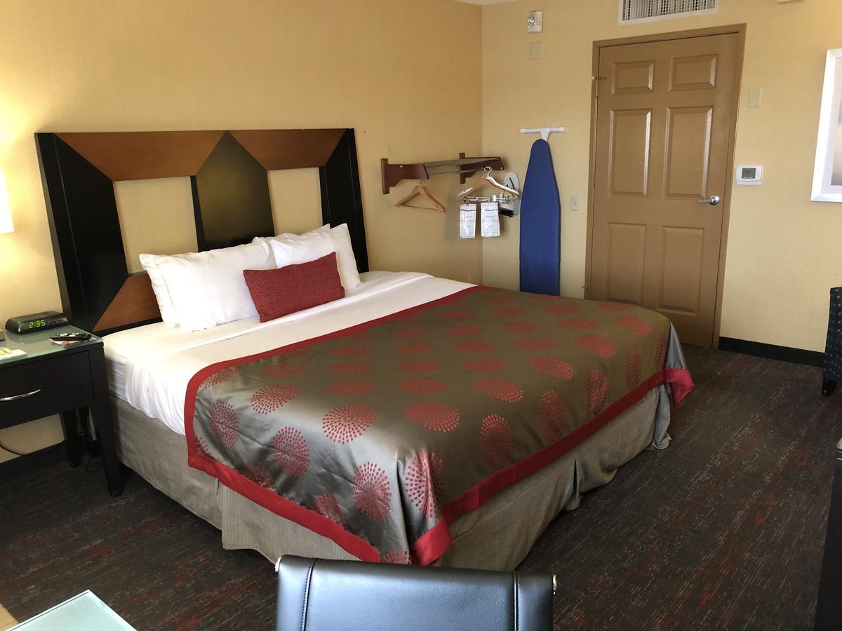Ramada By Wyndham San Diego Нешънъл Сити Екстериор снимка