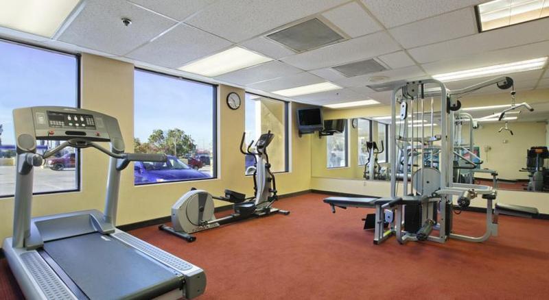 Ramada By Wyndham San Diego Нешънъл Сити Екстериор снимка